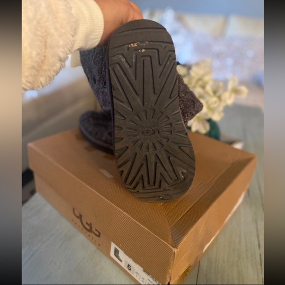 Ugg Australia Classic Cardy boots size 6 - Picture 3 of 5